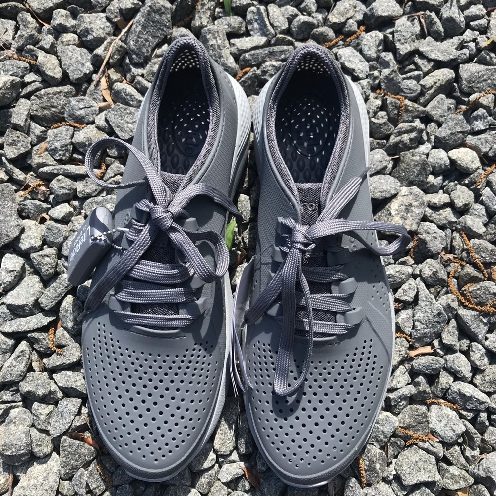😜 NWT “Crocs” Lite Ride